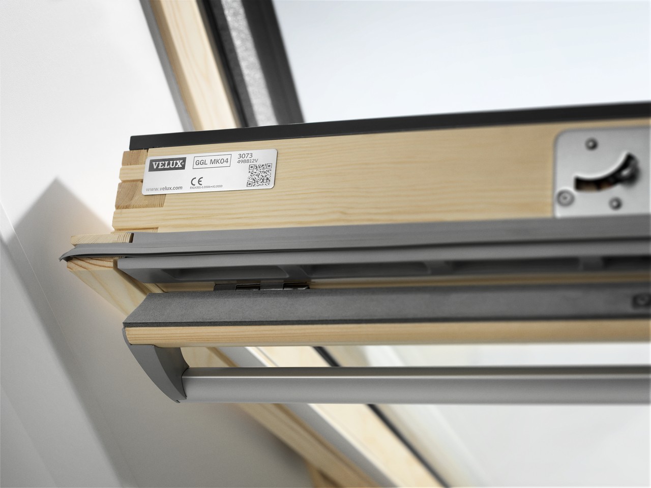 Okno střešní kyvné Velux GGL 3068 MK06 78×118 cm Velux